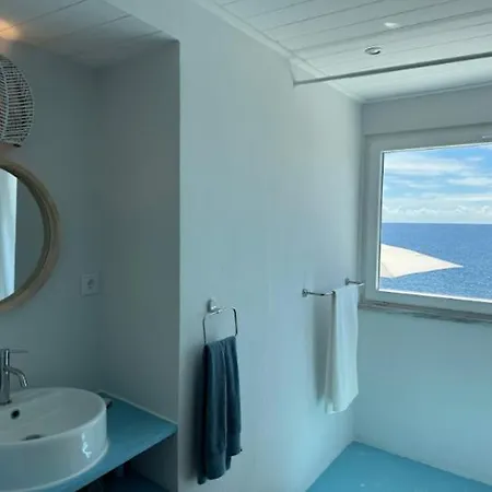 Cliff House, Azores Splendid Ocean View بيت للعطل أورتا